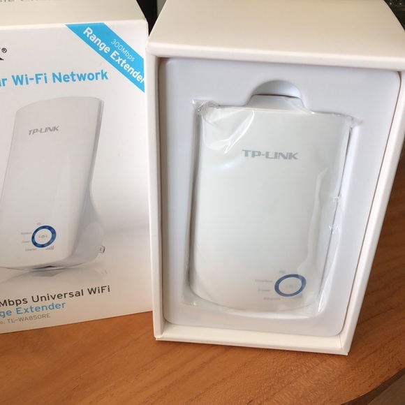 TP-LINK Range Extender 300Mbps Universal WiFi Range extender. Model TL-WA850RE - Picture 2 of 9